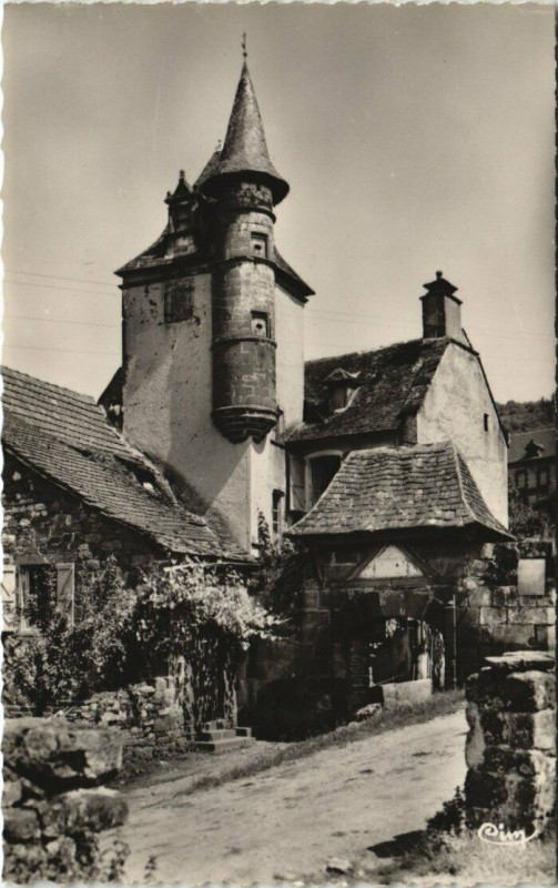 Carte postale ancienne Collonges Castel de Maussac à Maussac