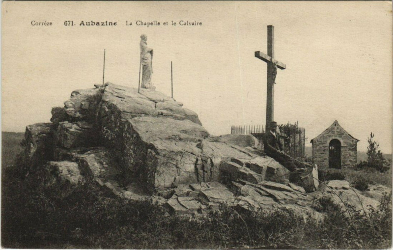 Carte postale ancienne Aubazine Chapelle et Calvaire