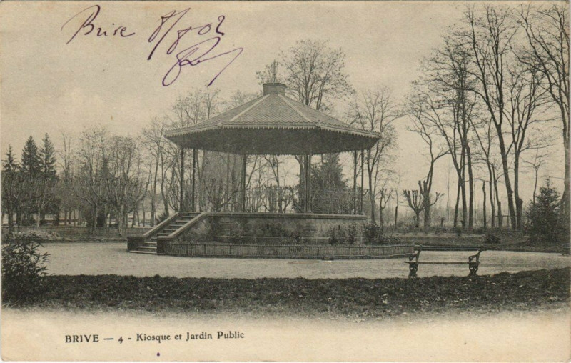 Carte postale ancienne Brive Kiosque et Jardin Public