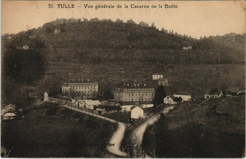 Carte postale ancienne Tulle Caserne de la Botte à Tulle