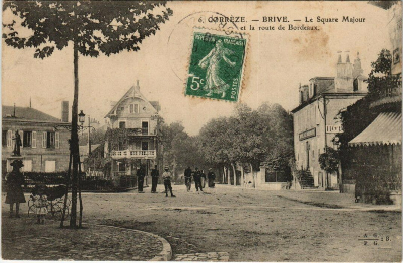 Carte postale ancienne Brive Square Majour