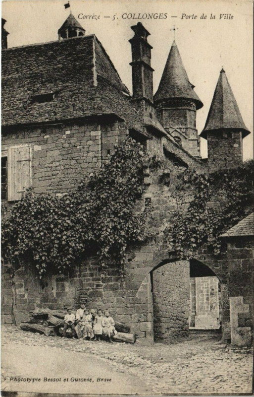 Carte postale ancienne Collonges Porte de la Ville