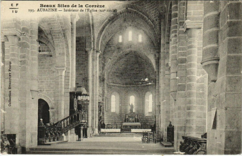 Carte postale ancienne Aubazine intérieur de l'Eglise