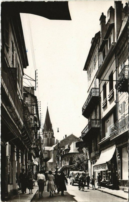 Carte postale ancienne Brive - Rue de Toulzac
