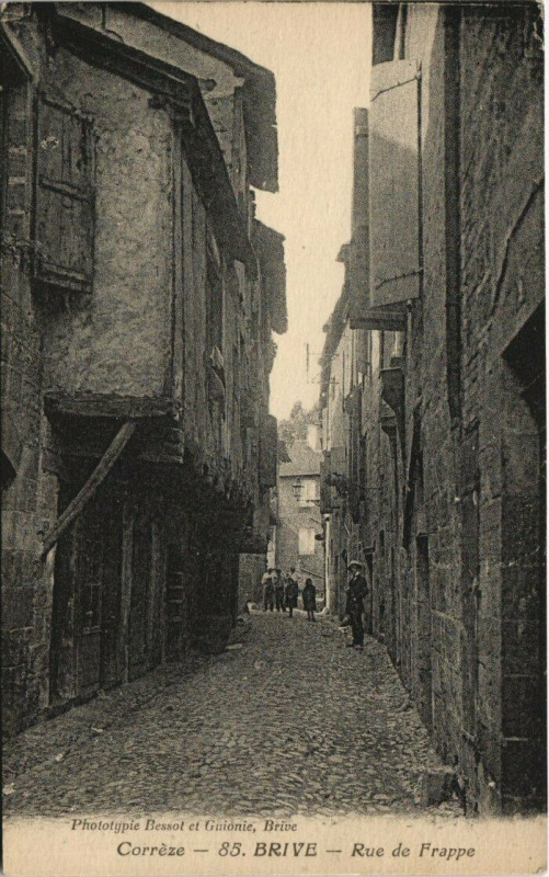 Carte postale ancienne Brive - Rue de Frappe