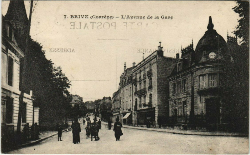 Carte postale ancienne Brive - L'Avenue de la Gare