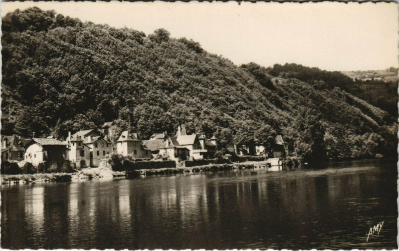 Carte postale ancienne Beaulieu - La Dordogne