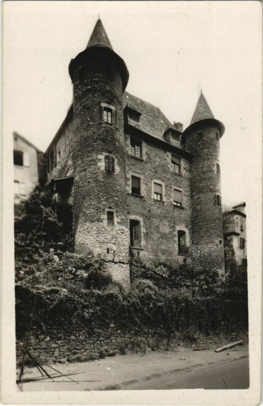 Carte postale ancienne Uzerche Chateau Pontier France à Uzerche