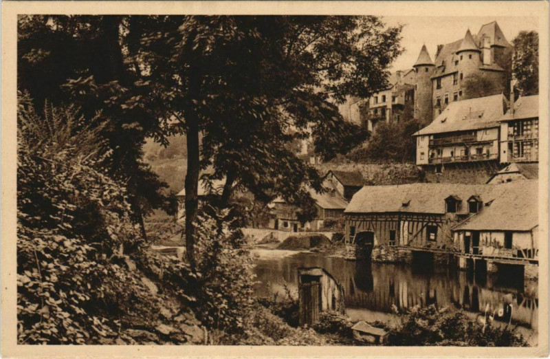 Carte postale ancienne Uzerche Une des villes les plus curieuses de la France France à Uzerche