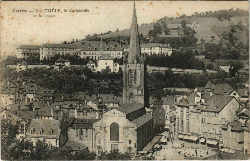 Carte postale ancienne Tulle La Cathedrale France à Tulle