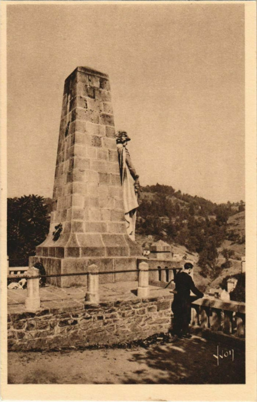 Carte postale ancienne Tulle Le monument aux Morts France à Tulle