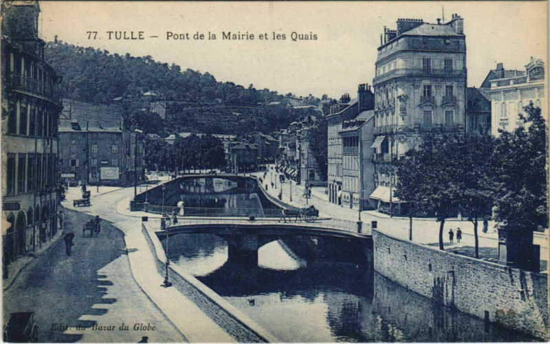 Carte postale ancienne Tulle Pont de la Mairie et les Quais France à Tulle