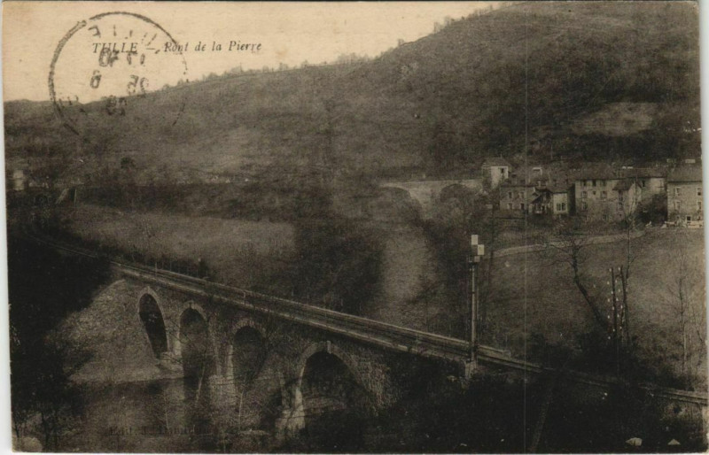 Carte postale ancienne Tulle Pont de la Pierre France à Tulle