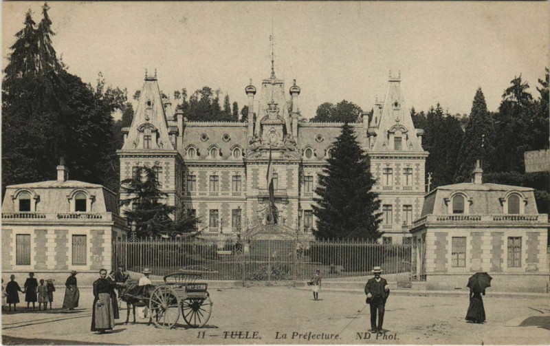 Carte postale ancienne Tulle La Prefecture France à Tulle