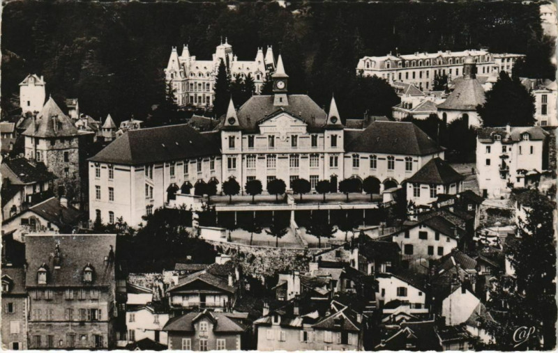 Carte postale ancienne Tulle Groupe scolaire de la Bride France à Tulle