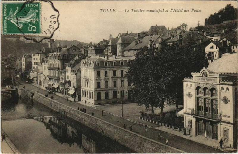 Carte postale ancienne Tulle Le Theatre municipal et l'Hotel des Postes France à Tulle
