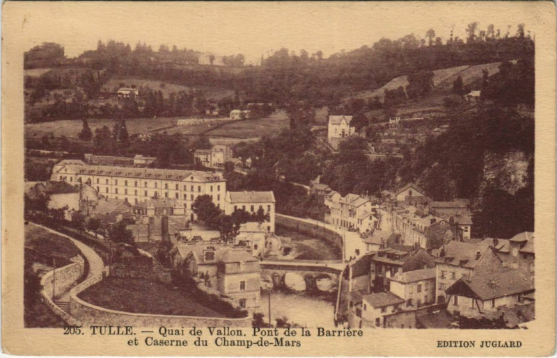 Carte postale ancienne Tulle Quai de Vallon France à Tulle