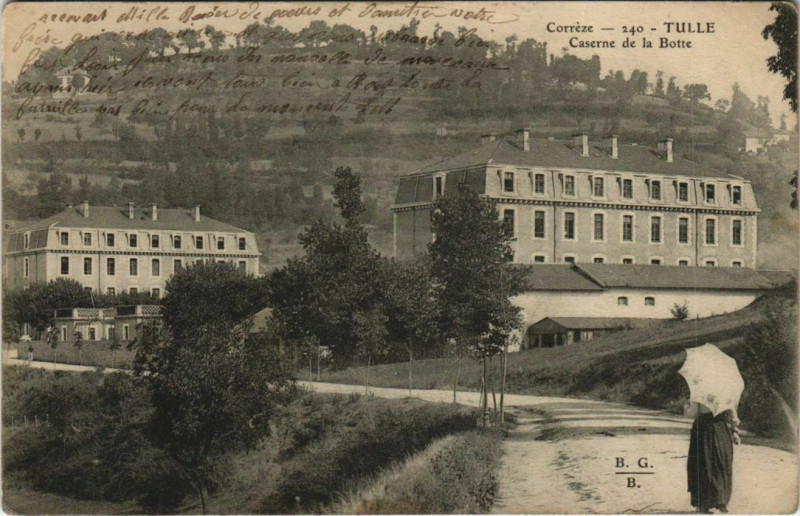 Carte postale ancienne Tulle Caserne de la Botte France à Tulle