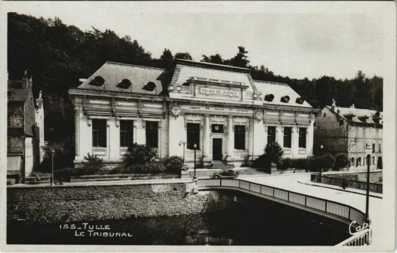 Carte postale ancienne Tulle Le Tribunal France à Tulle