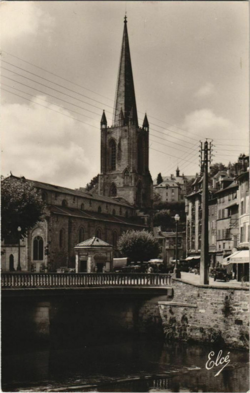 Carte postale ancienne Tulle La Cathedrale France à Tulle
