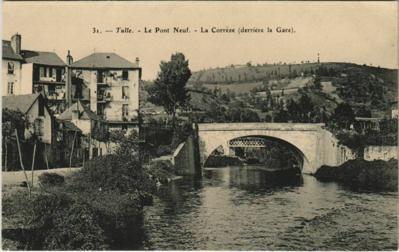 Carte postale ancienne Tulle Le Pont Neuf France à Tulle