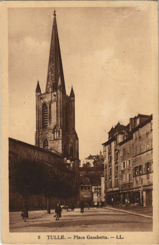 Carte postale ancienne Tulle Place Gambetta France à Tulle