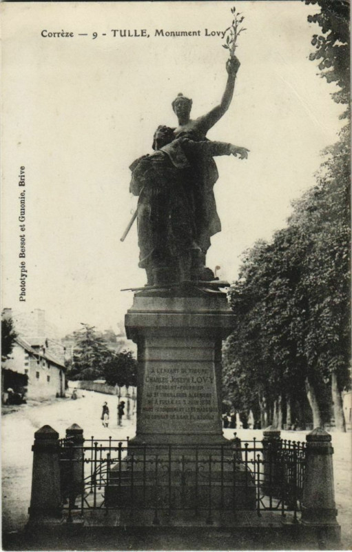 Carte postale ancienne Tulle Monument Lovy France à Tulle