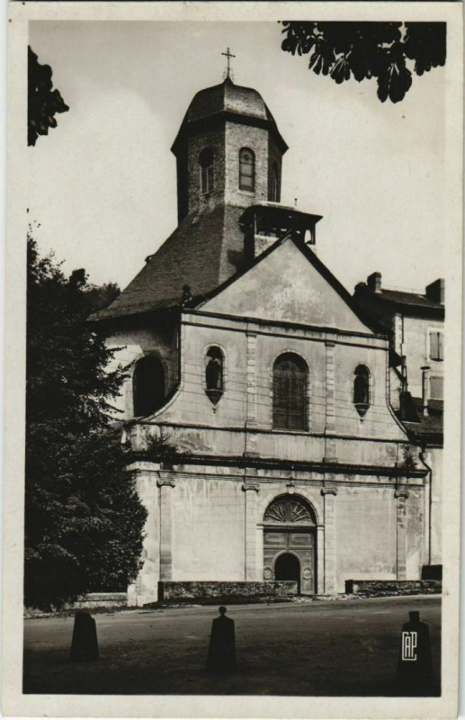 Carte postale ancienne Tulle Eglise Saint-Pierre France à Tulle