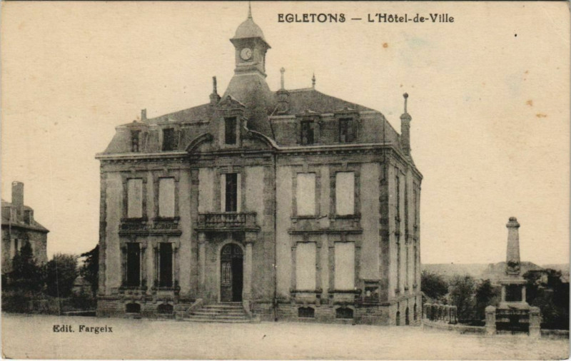 Carte postale ancienne Egletons L'Hotel de Ville France à Égletons