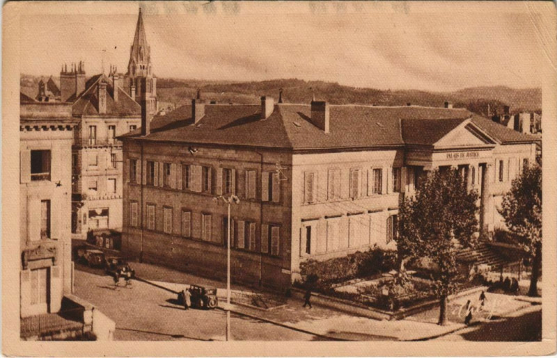 Carte postale ancienne Brive Le Palais de Justice France