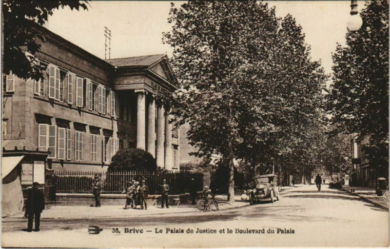 Carte postale ancienne Brive Le Palais de Justice France