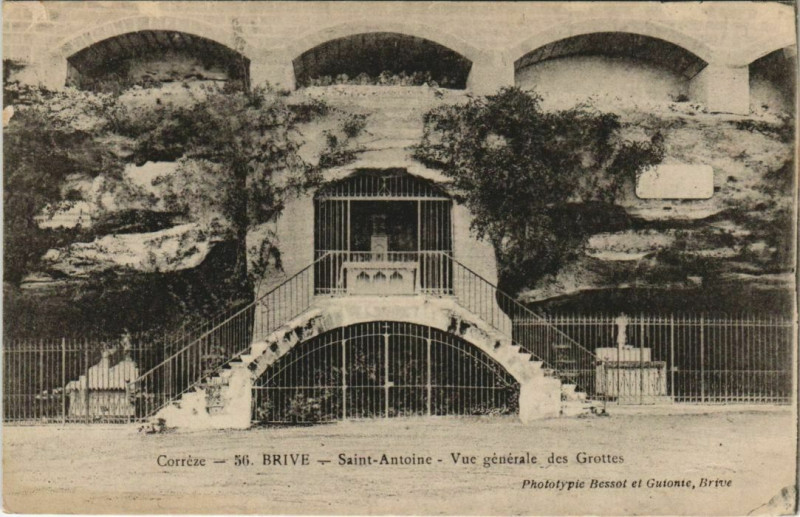 Carte postale ancienne Brive Saint-Antoine, Vue generale des Grottes France