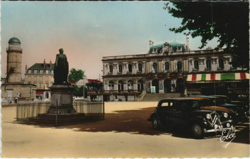 Carte postale ancienne Brive Statue du Marechal Brune France