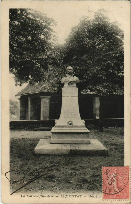Carte postale ancienne Argentat General Statue France