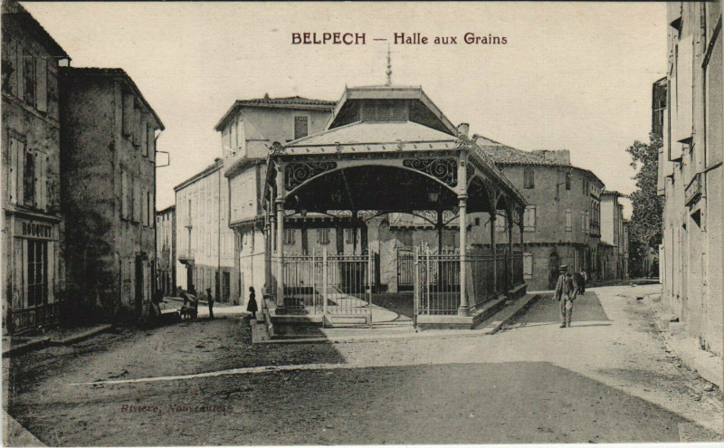 Carte postale ancienne Belpech Halle aux Grains
