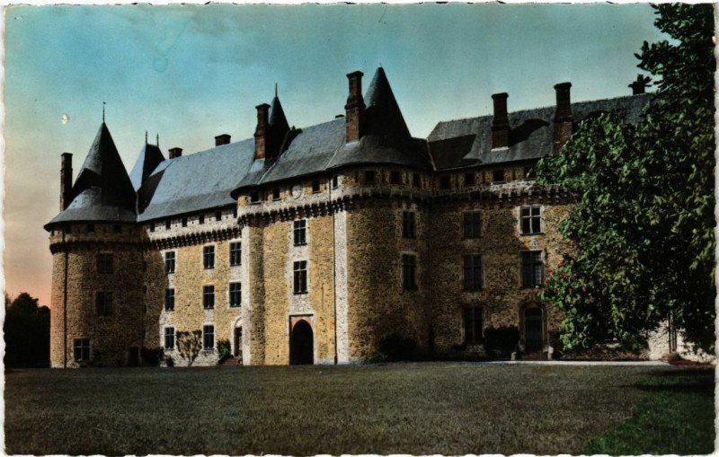 Carte postale ancienne Pompadour - Le Chateau - Facade Princiaple