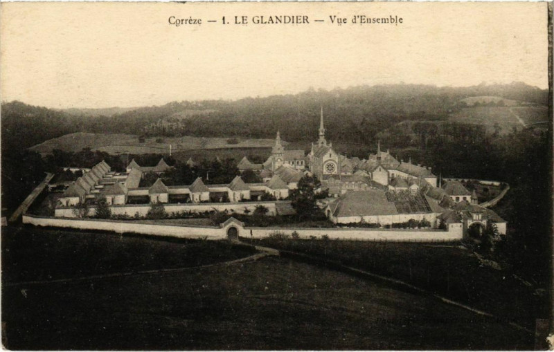 Carte postale ancienne Le Glandier - Vue d'Ensemble