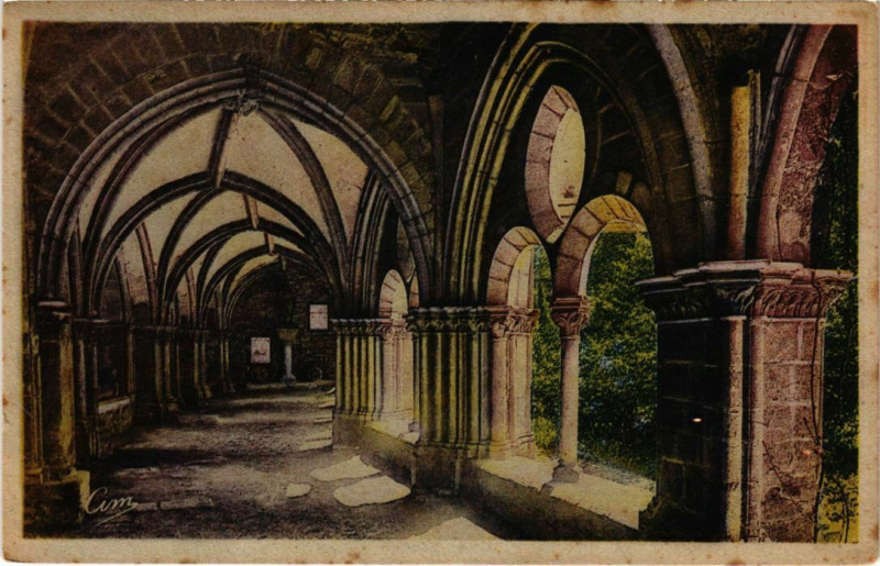 Carte postale ancienne Dans le Silence d'Un Vieux Cloitre - Excursions en Correze à Corrèze