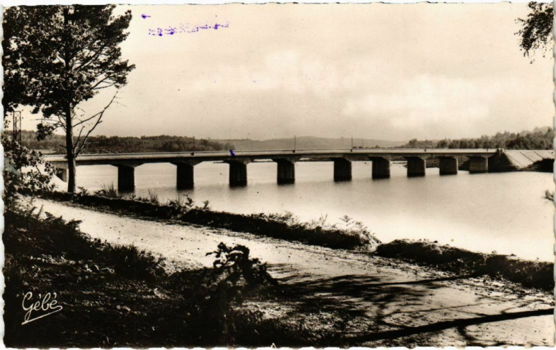 Carte postale ancienne Neuvic-d'Ussel - Le Pont de Pellachal à Neuvic