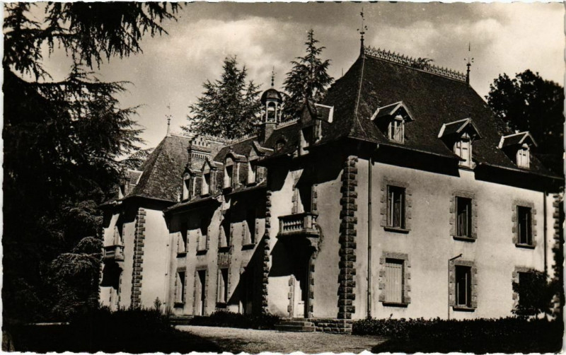 Carte postale ancienne Le Saillant - Le Chateau de Lasteyrie