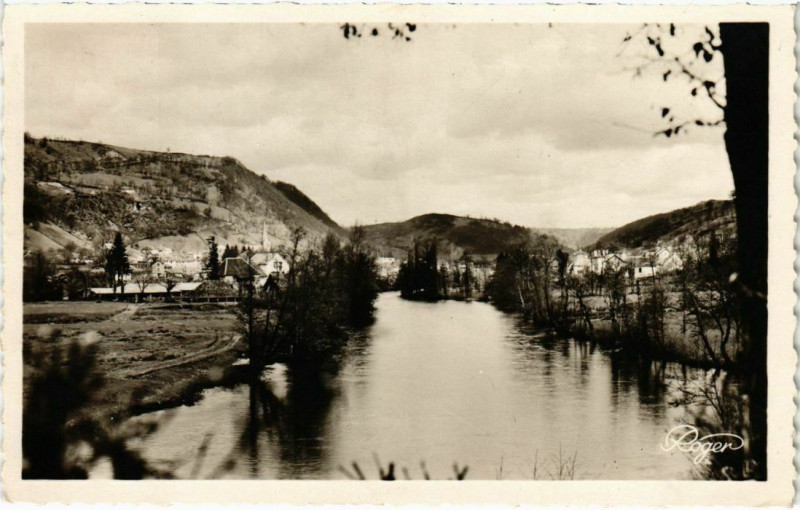 Carte postale ancienne Bort - La Dordogne en Aval de Bort