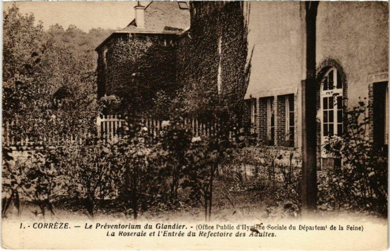 Carte postale ancienne Le Preventorium du Glandier - Roseraie - Refectoire des Adultes