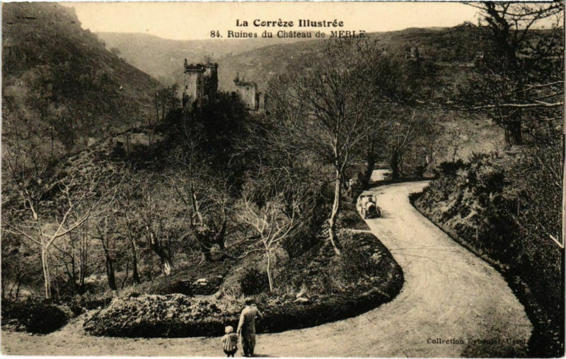 Carte postale ancienne Merle - Ruines du Chateau de Merle
