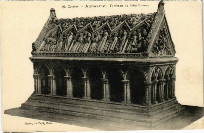 Carte postale ancienne Aubazine - Tombeau de Saint Etienne