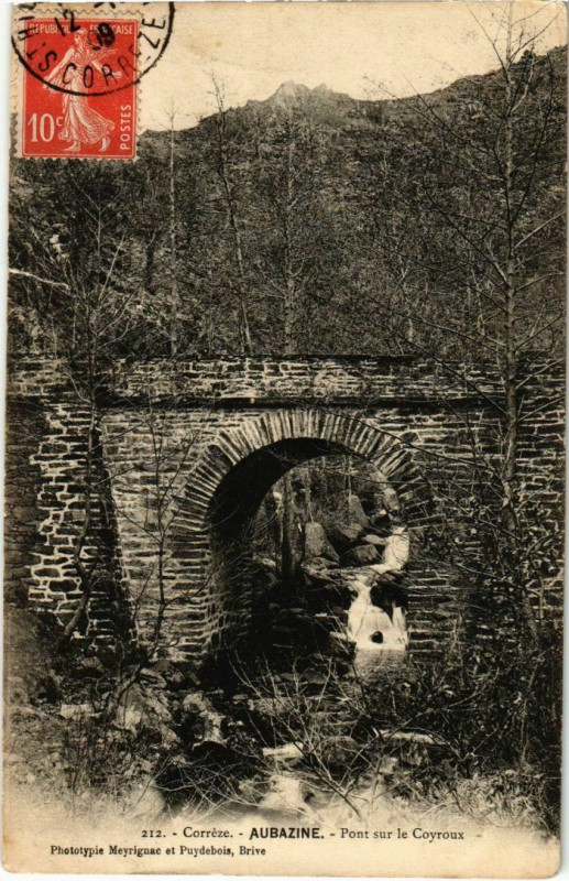 Carte postale ancienne Aubazine - Pont sur le Coyroux