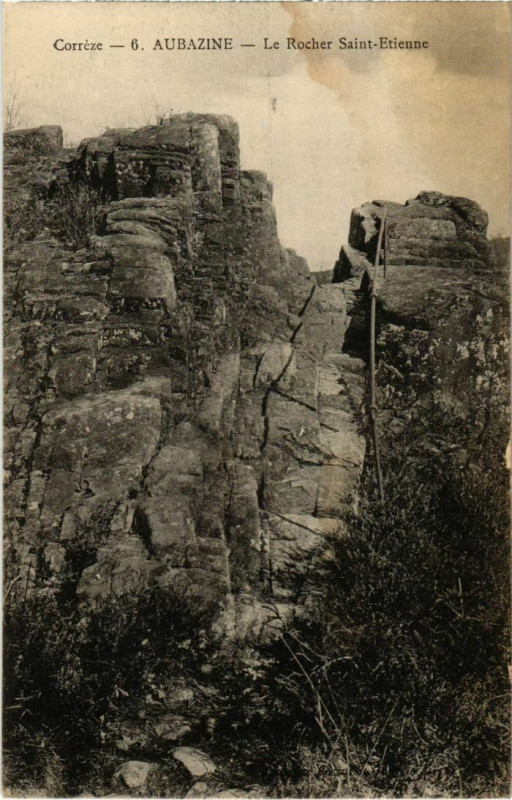 Carte postale ancienne Aubazine - Le Rocher Saint-Etienne