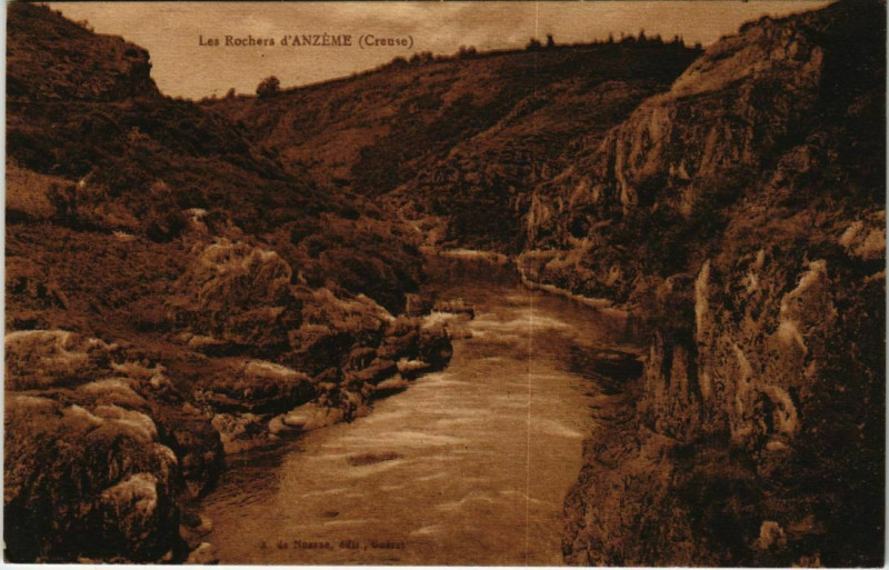 Carte postale ancienne Les Rochers d'Anzeme France