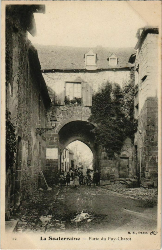 Carte postale ancienne La Souterraine Porte du Puy-Charot France à La Souterraine