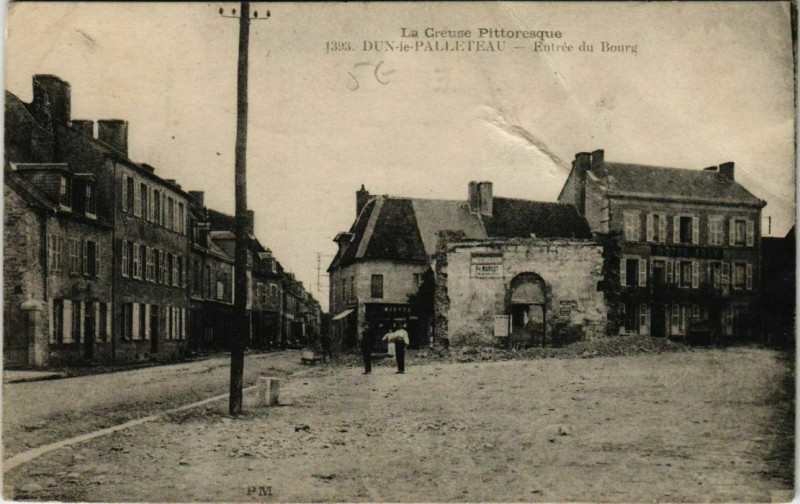 Carte postale ancienne Dun-le-Palleteau Entree du Bourg France