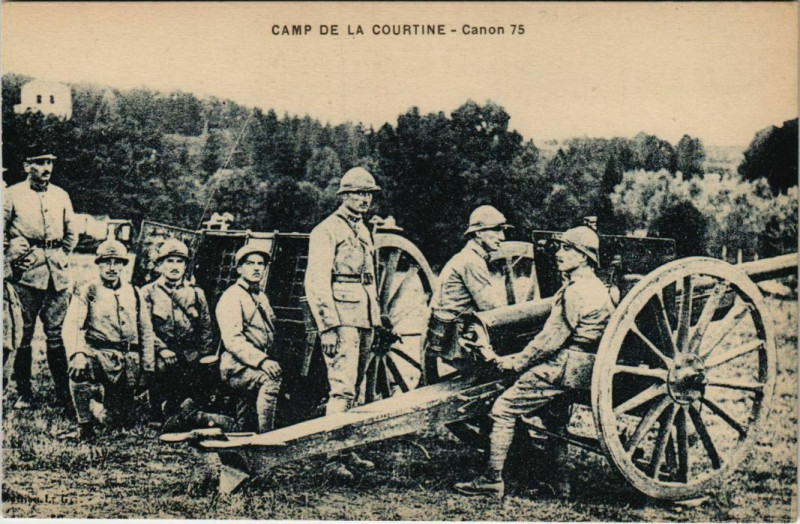 Carte postale ancienne La Courtine Camp, Canon 75 France à La Courtine